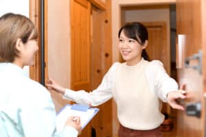 出張買取の玄関先へ訪問